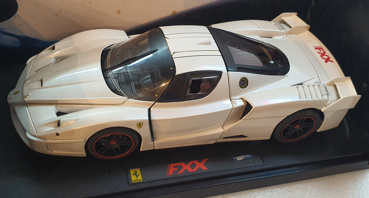 Hot Wheels Elite FERRARI FXX RACE CAR BLUE 1:18 Scale | eBay