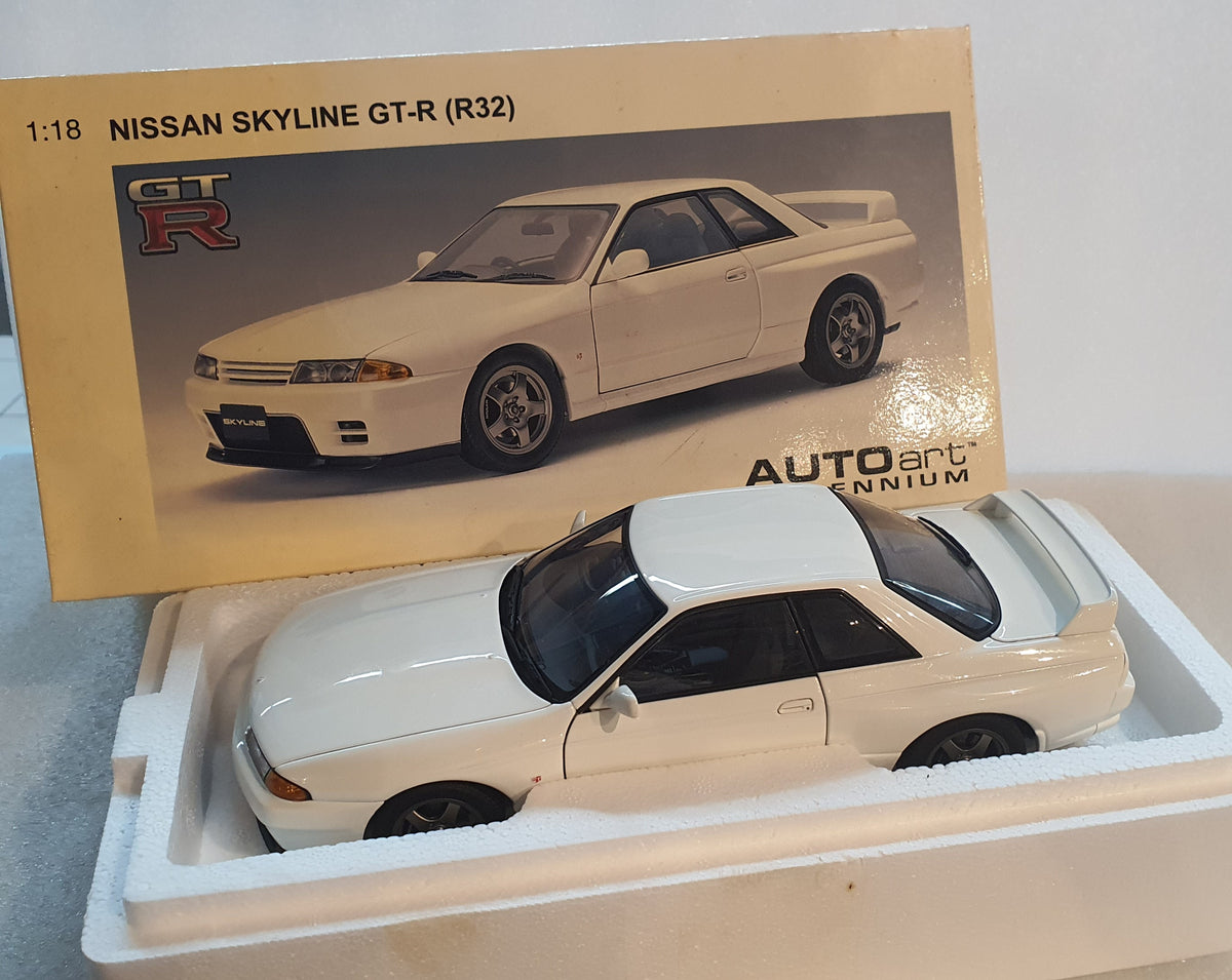1:18 Autoart Nissan Skyline GTR R32 Crystal White - After