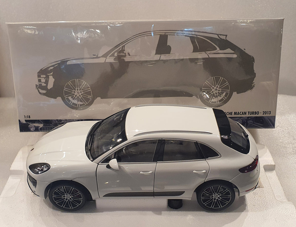 1:18 Minichamps Porsche Macan Turbo - After Market – toyznetwork