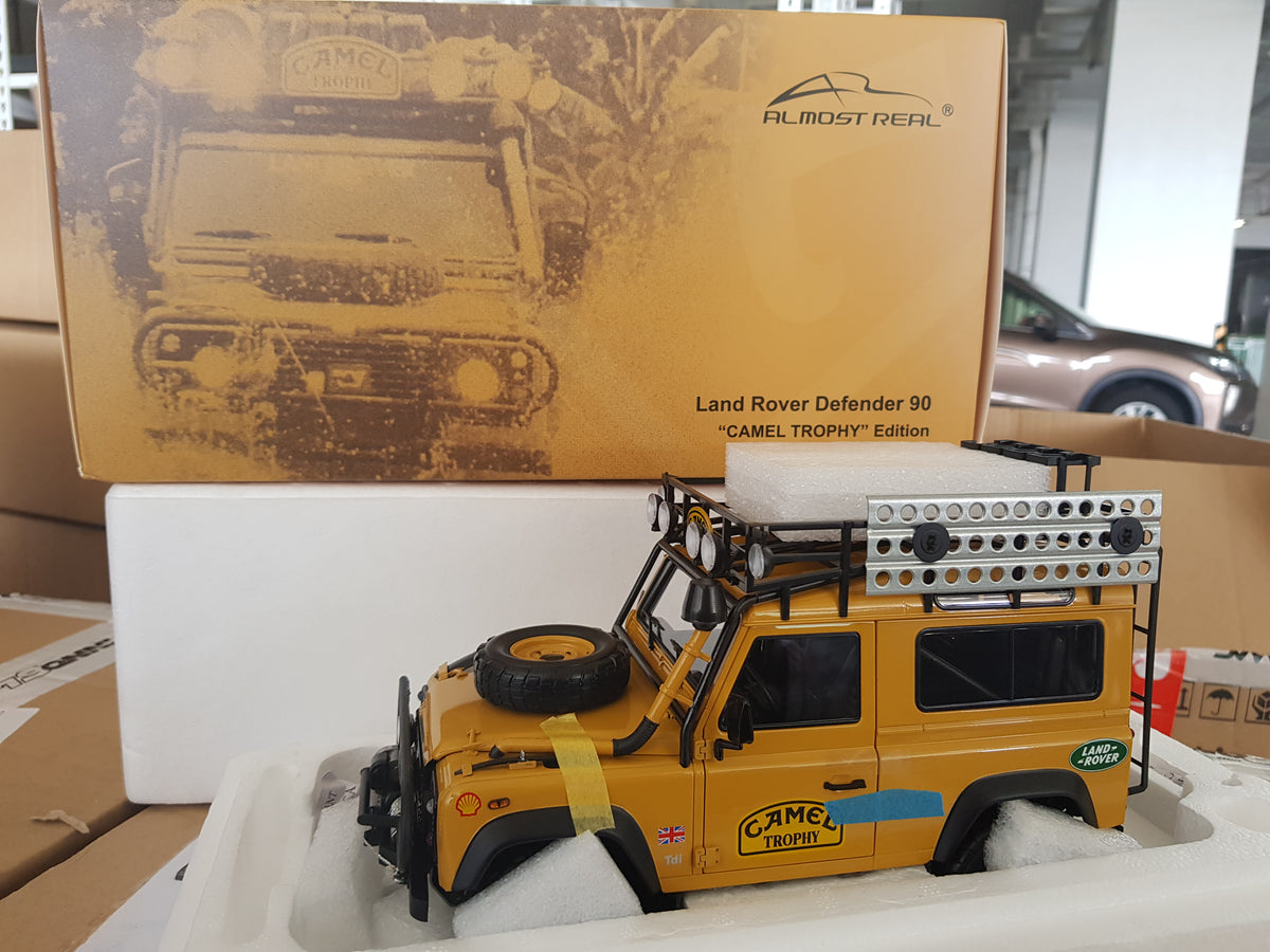 1:18 Almost Real Land Rover Defender 90 (Camel Trophy 1:18 Almost Real Land Rover Defender 90 (Camel Trophy