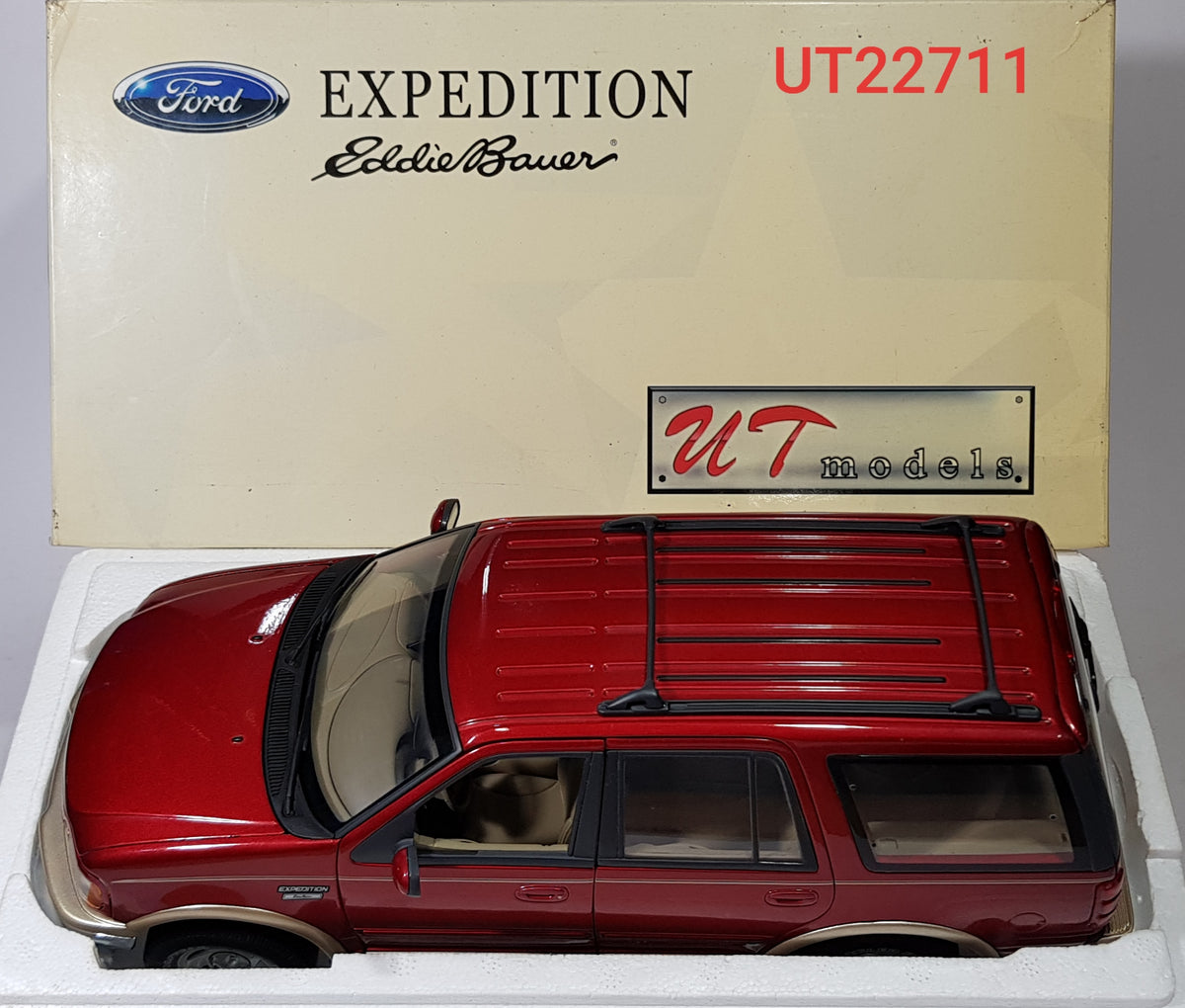 1:18 UT Models Ford Expedition Eddie Bauer Version - Red - After