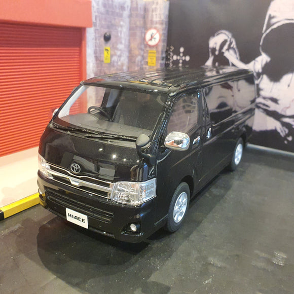 1:18 Samurai Toyota Hiace Super GL - Black