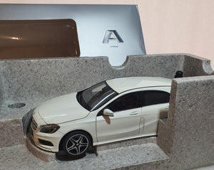 1:18 Dealer Edition Mercedes Benz A Klass White