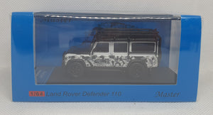 1:64 Master Land Rover Defender 110 Camouflage w Accessories