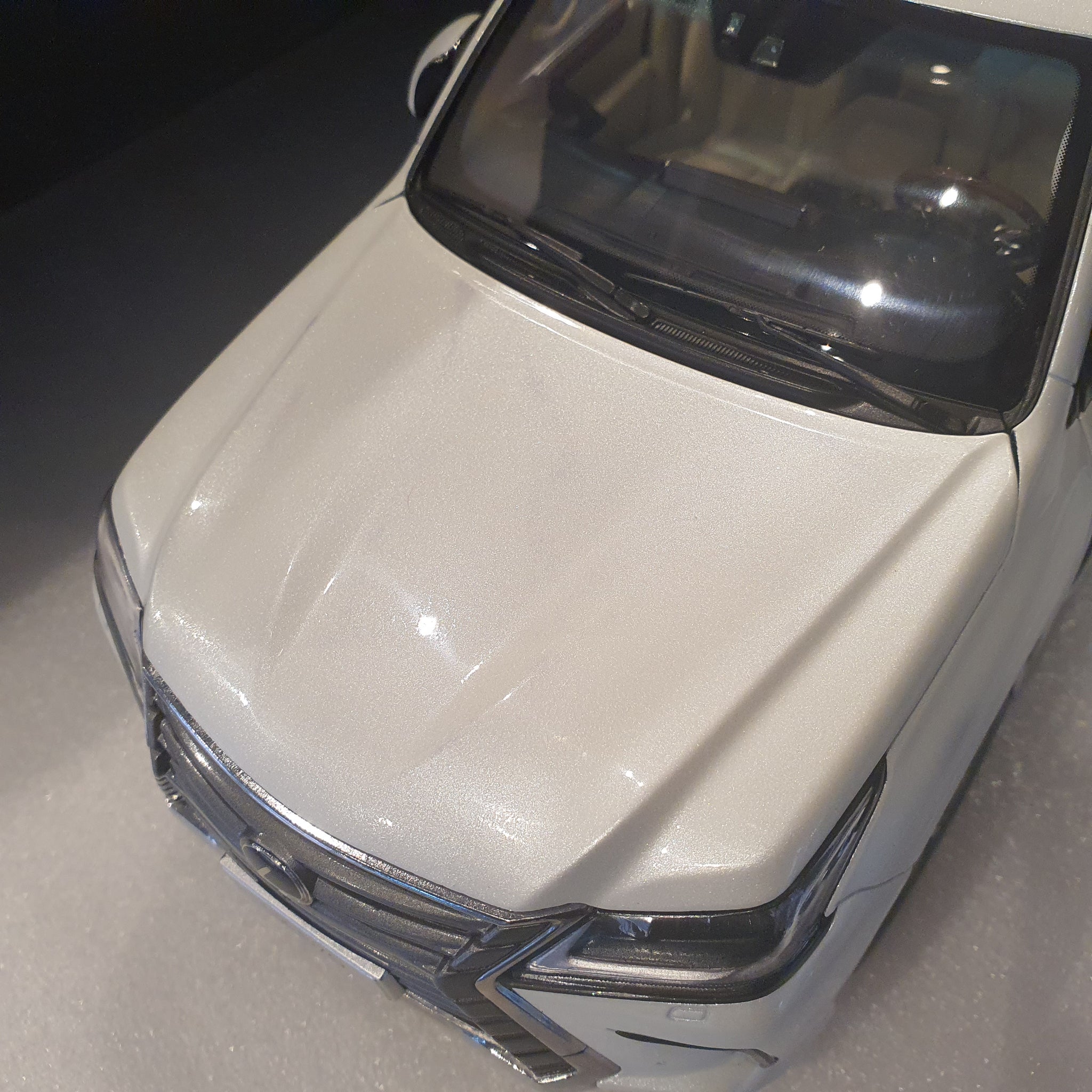 1:18 Kyosho Lexus LX570 Sonic Quarts - Slight factory defect