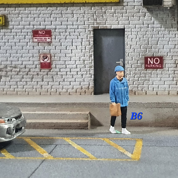 1:64 Figurine Delivery Guy - Blue Uniform - B6