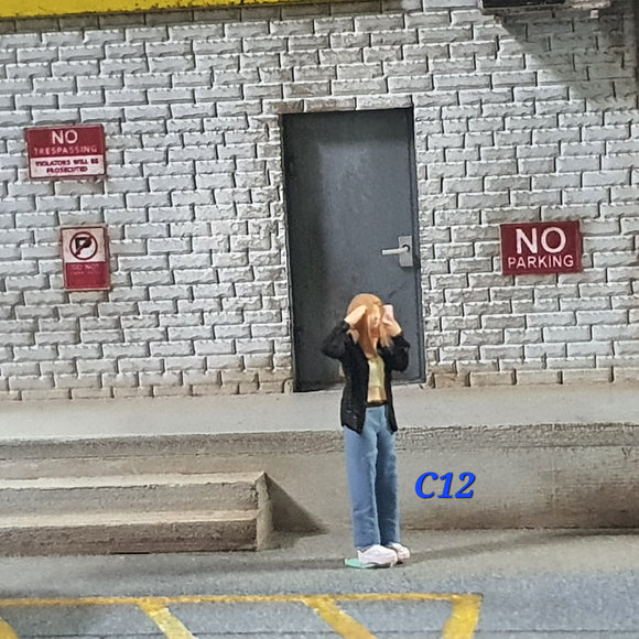 1:64 Figurine Selfie Gal in Black Jacket - C12