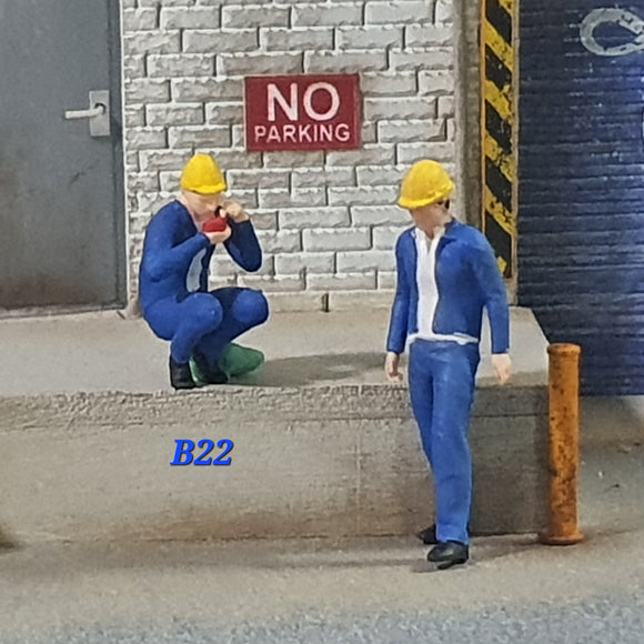 1:64 Figurine 2 Workers in Blue Uniform - B22