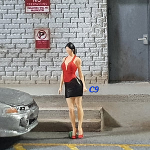 1:64 Figurine Mistress in Red - C9