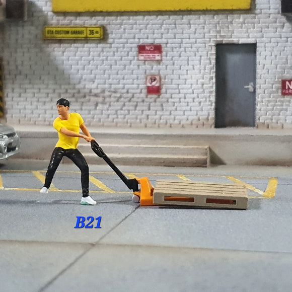 1:64 Figurine Guy Pulling Pallet Jack - B21