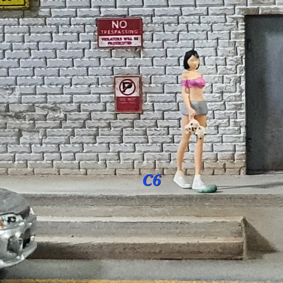 1:64 Figurine Teenager w Teddy - C6