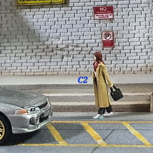 1:64 Figurine Beige Long Coat Lady w Black Bag - C2