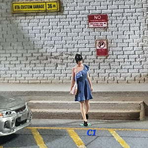 1:64 Figurine Blue Dress Lady w Bag - C1
