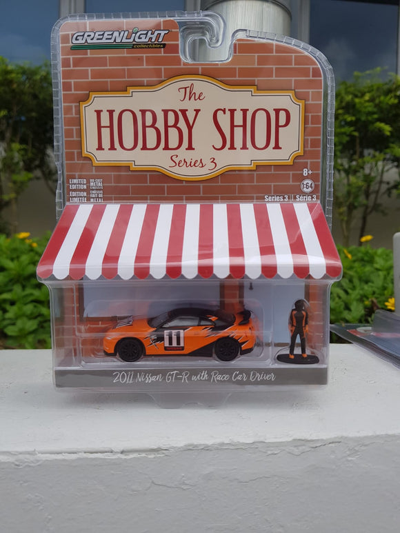 1:64 Greenlight Nissan GT-R with Race Car Driver