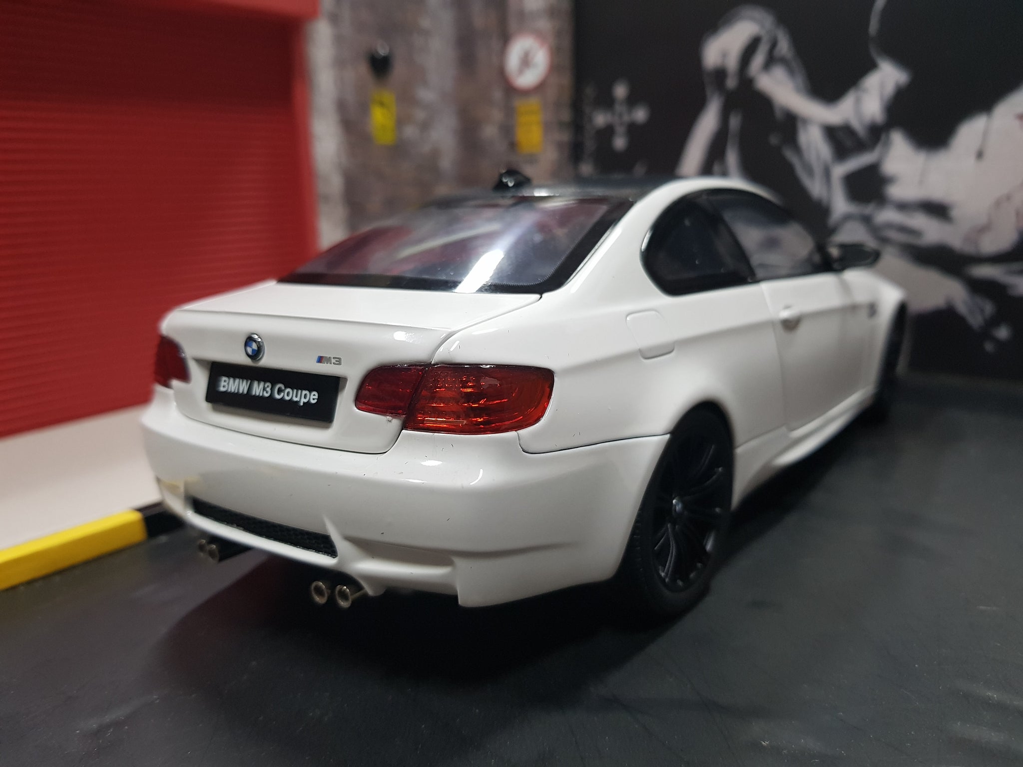 1:18 Kyosho BMW M3 - Black Rims – toyznetwork