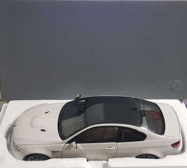 1/18 KYOSHO BMW M3 Coupe WHITE 中古 希少品 1/18 Kyosho BMW E92 M3 GTS (White) Diecast Car Model