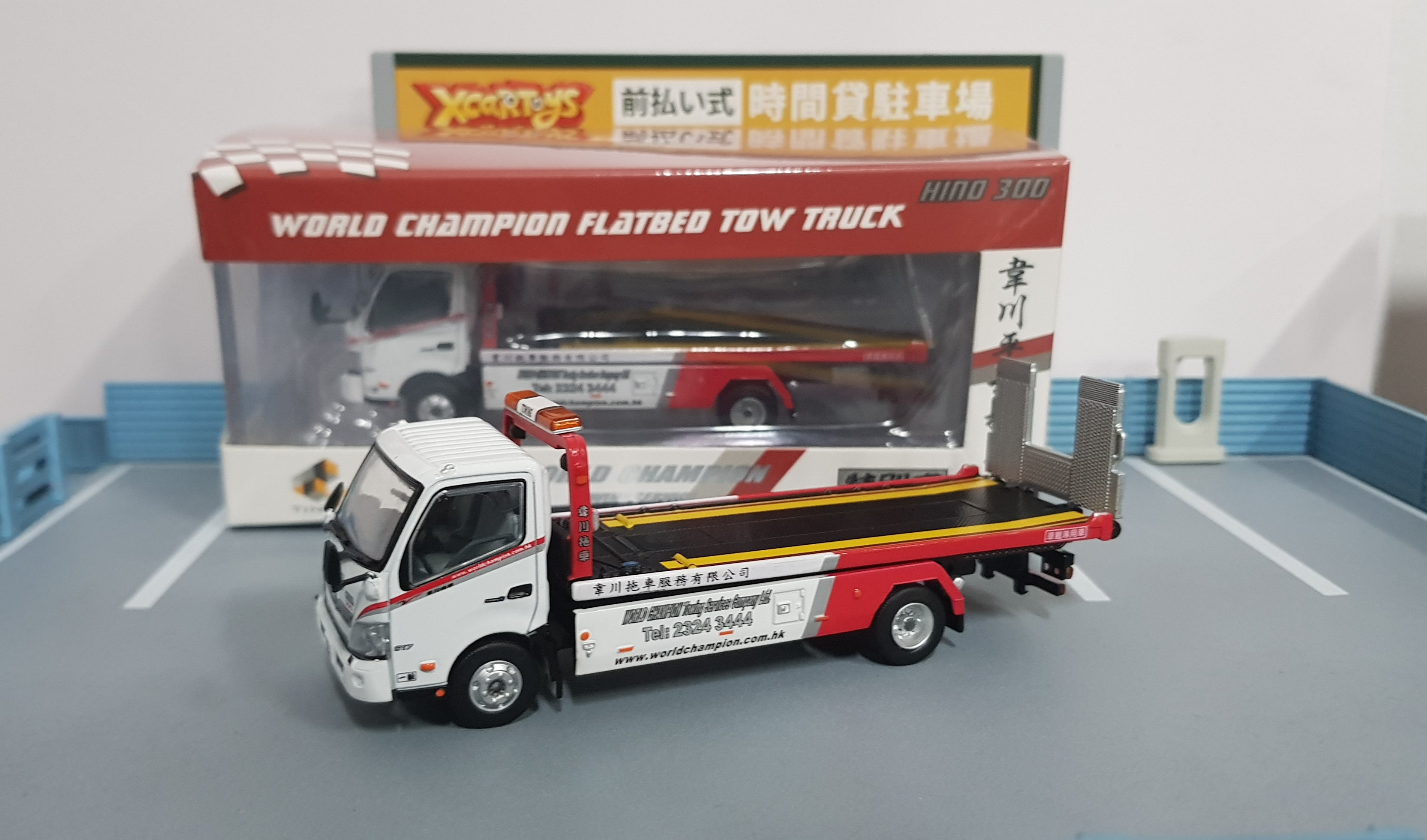 ミニカー HINO300 world champion flatbed tow truck Hino 300 Dutro Flatbed Flatbed Tow Truck in WORLD CHAMPION