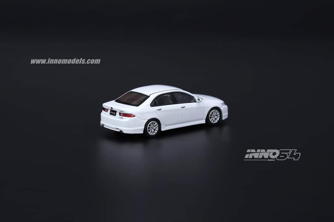 1:64 Inno64 Honda Accord Euro R CL7- Premium Pearl White w